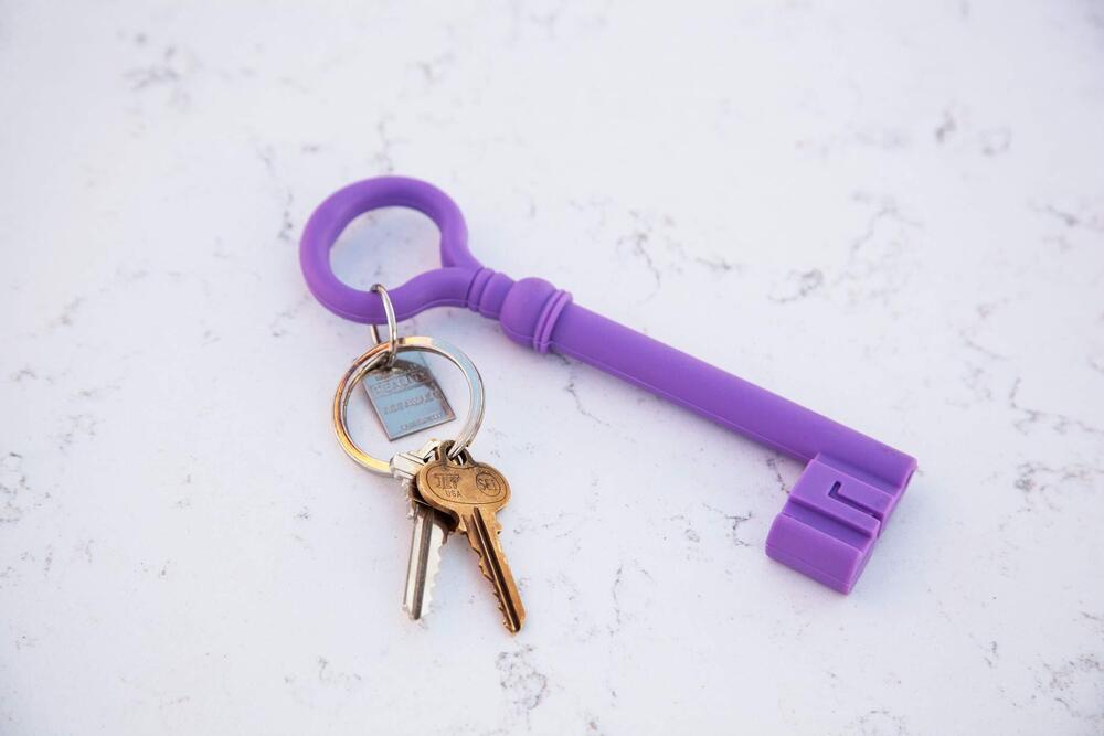 2076 Key Keychain Lavender - Picture 3 of 6